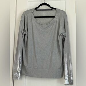 GAP Fit Light Gray Relaxed Tee with Shimmer Arm Detail, size L